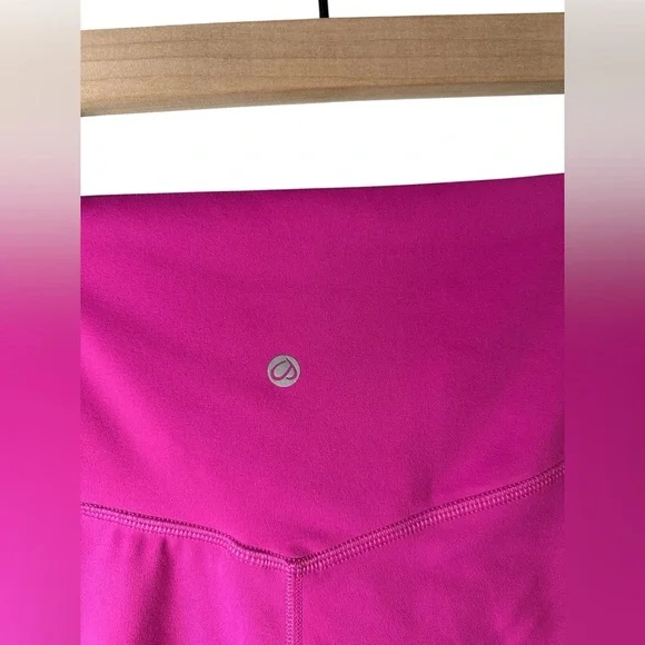 CRZ Yoga Butterluxe High Waisted Crossover Shorts Pink Women’s Size Small (4/6) - Picture 6 of 8